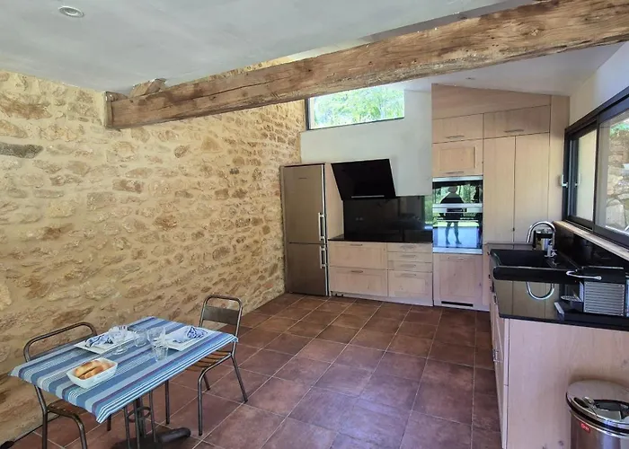 Le Loft Sarladais à 2 Km Du Centre-ville De Hébergement de vacances *